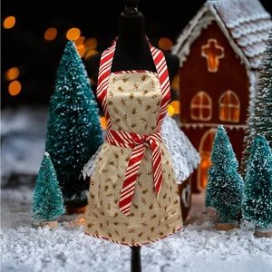 Gingerbread kisses apron
